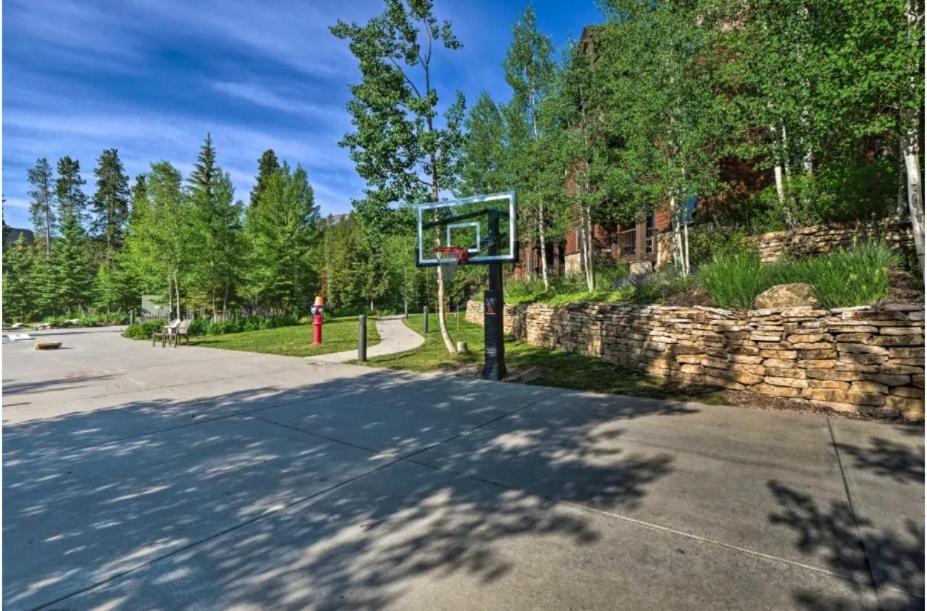 NEW! Ski-In Ski-Out Breck Condo Amenities Parking 1BR sleeps 4 Breckenridge Exterior foto
